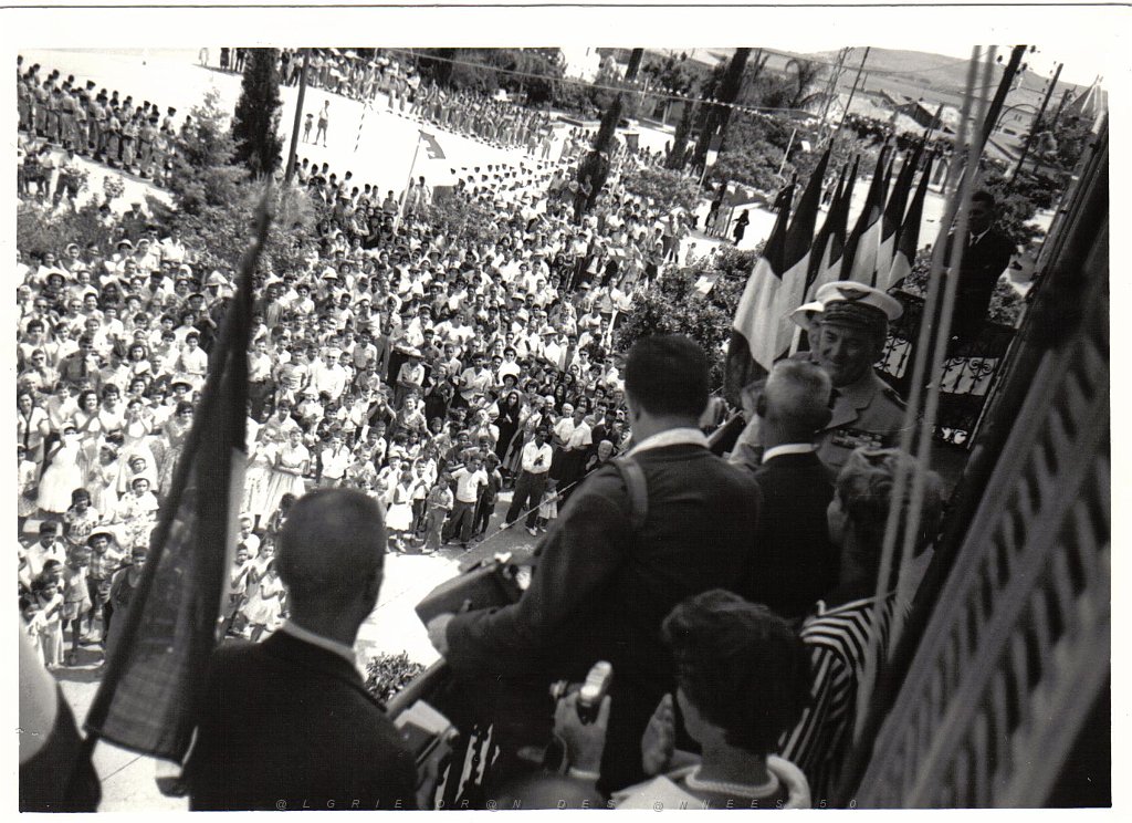 BOU SFER 06 JUILLET 1958 POSE DE LA PREMIERE PIERRE DU MONUMENT AUX MORTS 028.JPG